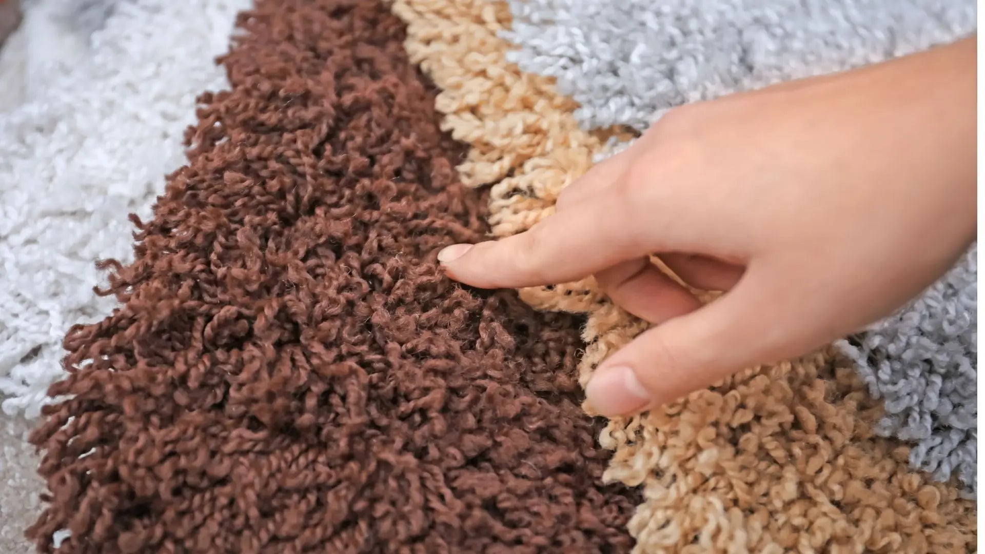 Quelle forme de tapis pour agrandir une pièce ?